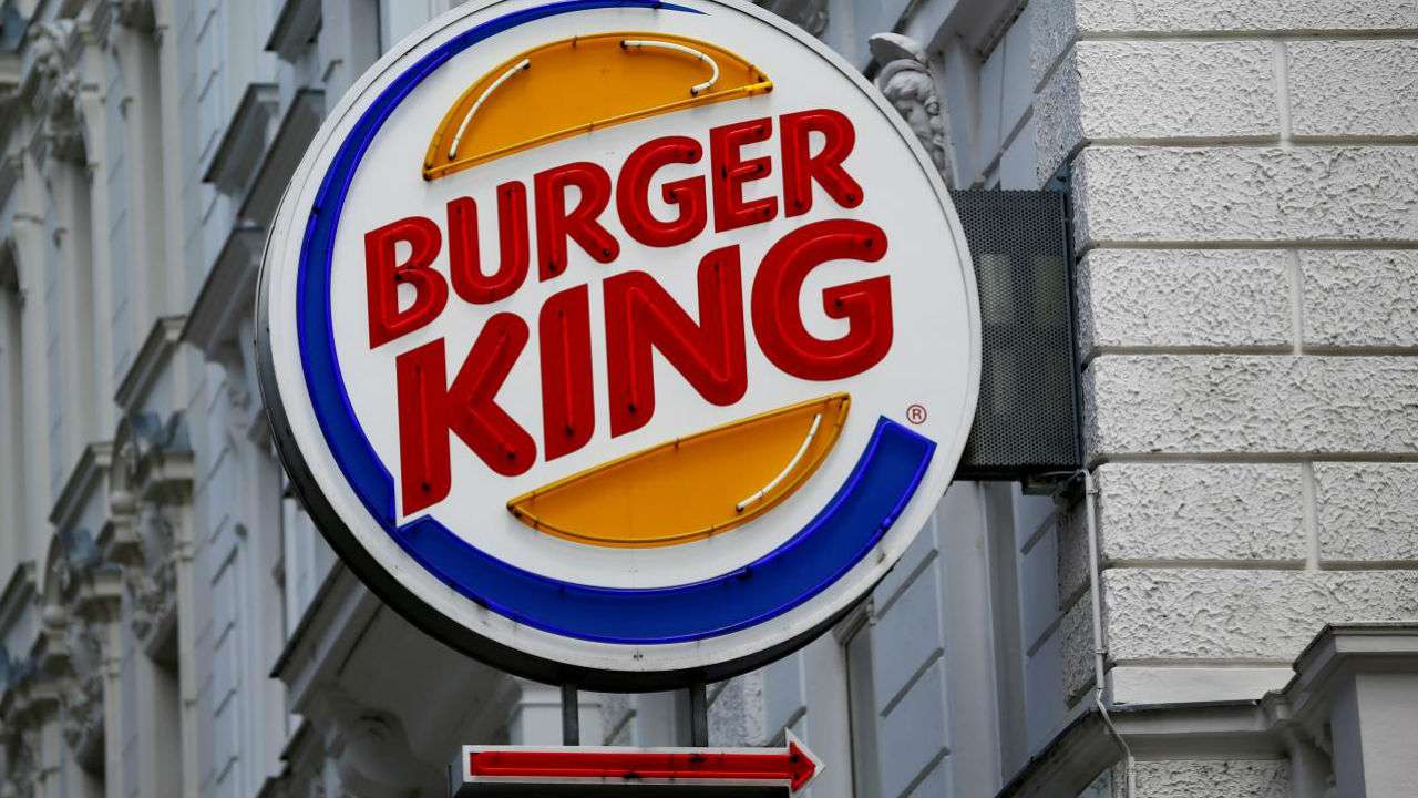 delhi-fir-registered-against-burger-king-s-shift-manager-after-plastic-found-in-burger