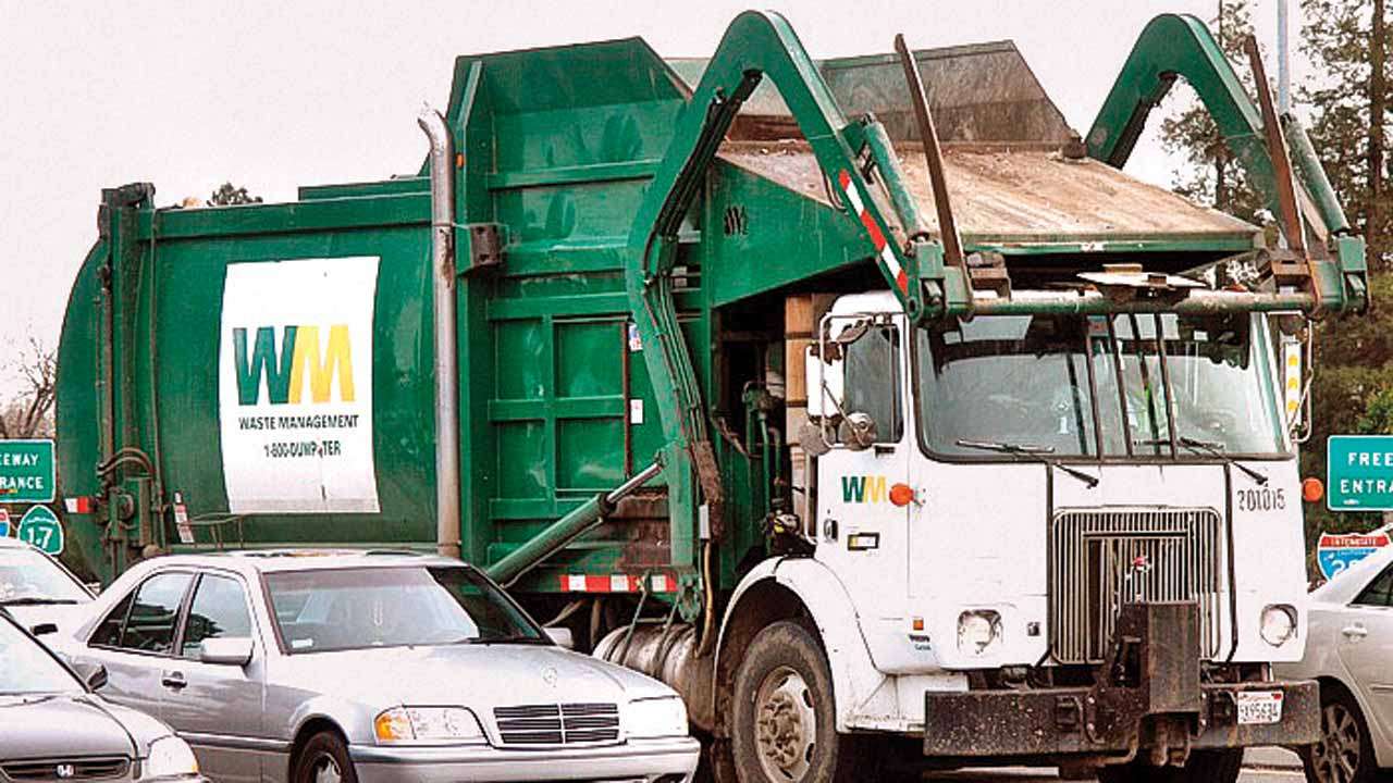 amc-s-waste-collection-vehicle-caught-ferrying-vegetables