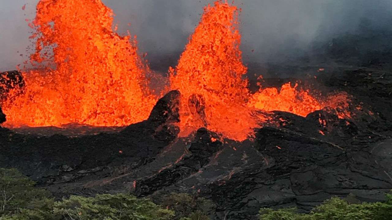 Hawaii: Kilauea Volcano belches new ash plume as geothermal wells ...