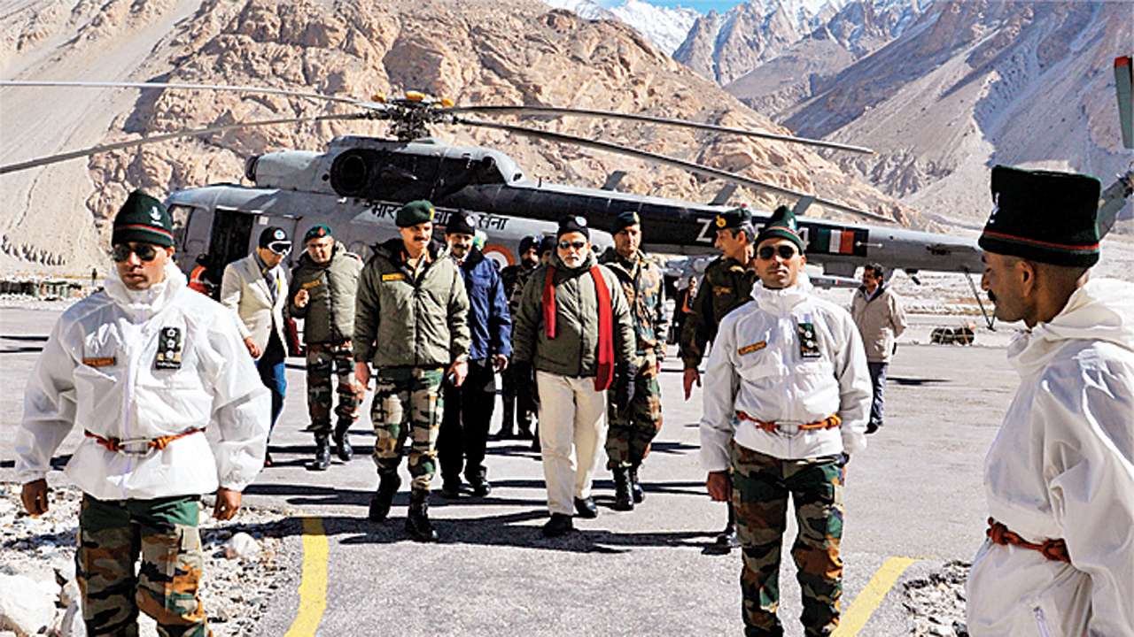 Modi visit Siachen to celebrate Diwali