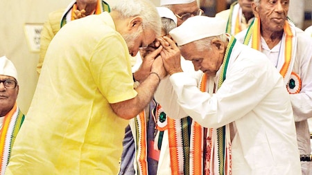 Modi meets freedom fighters