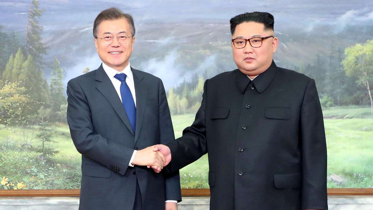 Korean leaders Moon Jae-in and Kim Jong Un hold surprise meet to ensure ...