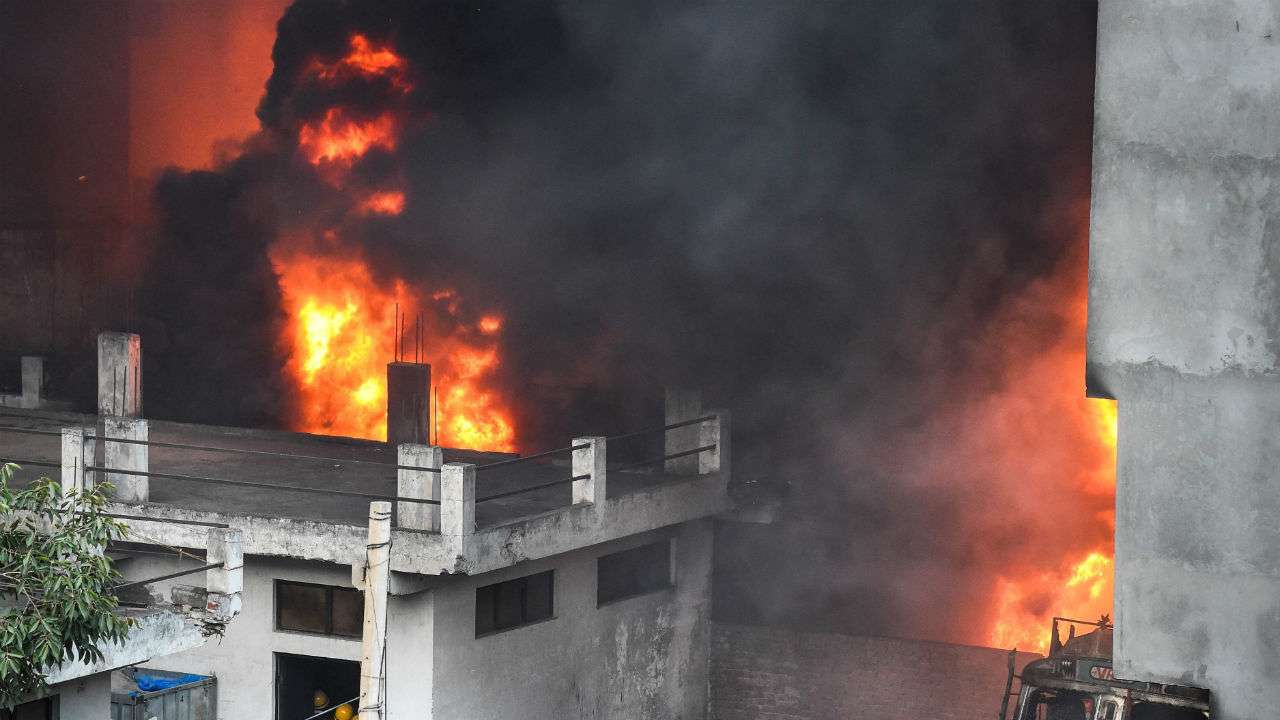 In Pics: Smoke covers south Delhi skyline as 'highest category' of fire engulfs Malviya Nagar godown