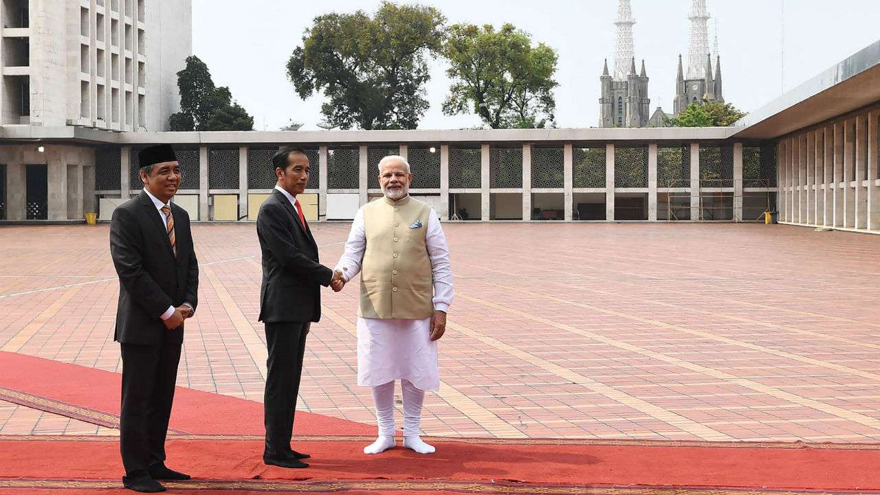 PM Modi and Indonesian President Joko Widodo visit Istiqlal