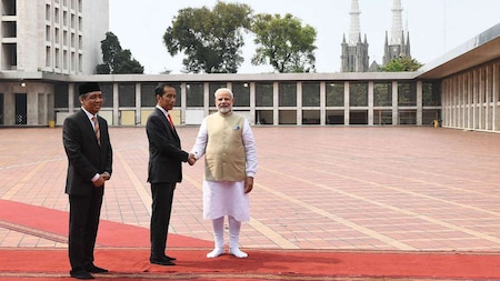 PM Modi and Indonesian President Joko Widodo visit Istiqlal