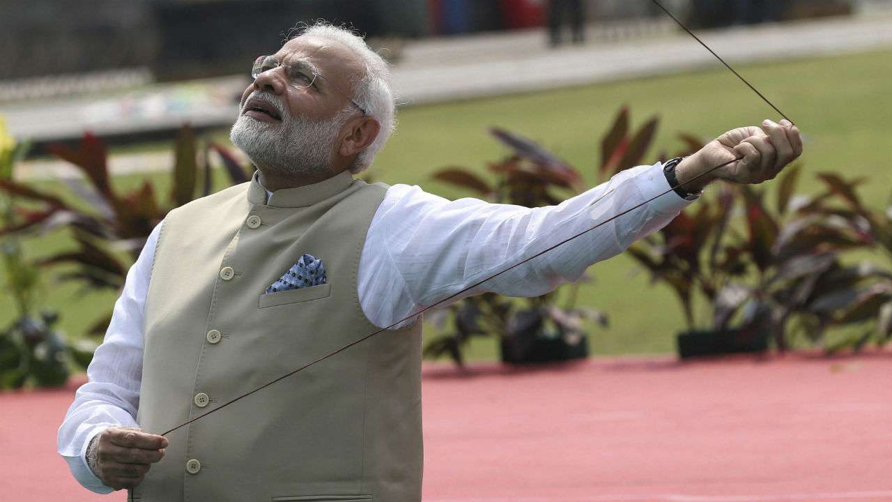 Prime Minister Narendra Modi play flies a kite with Indonesian President Joko Widodo