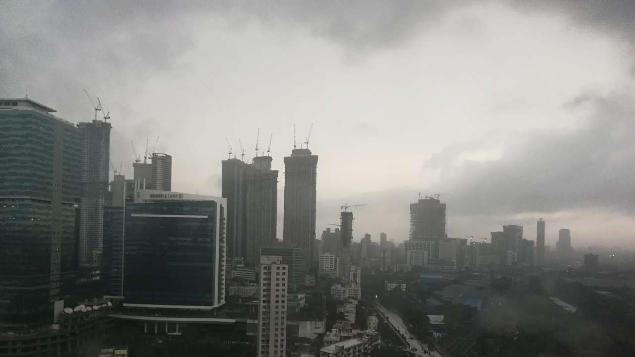 Mumbai wakes up to thunder and lightning, heavy rains; to remain cloudy