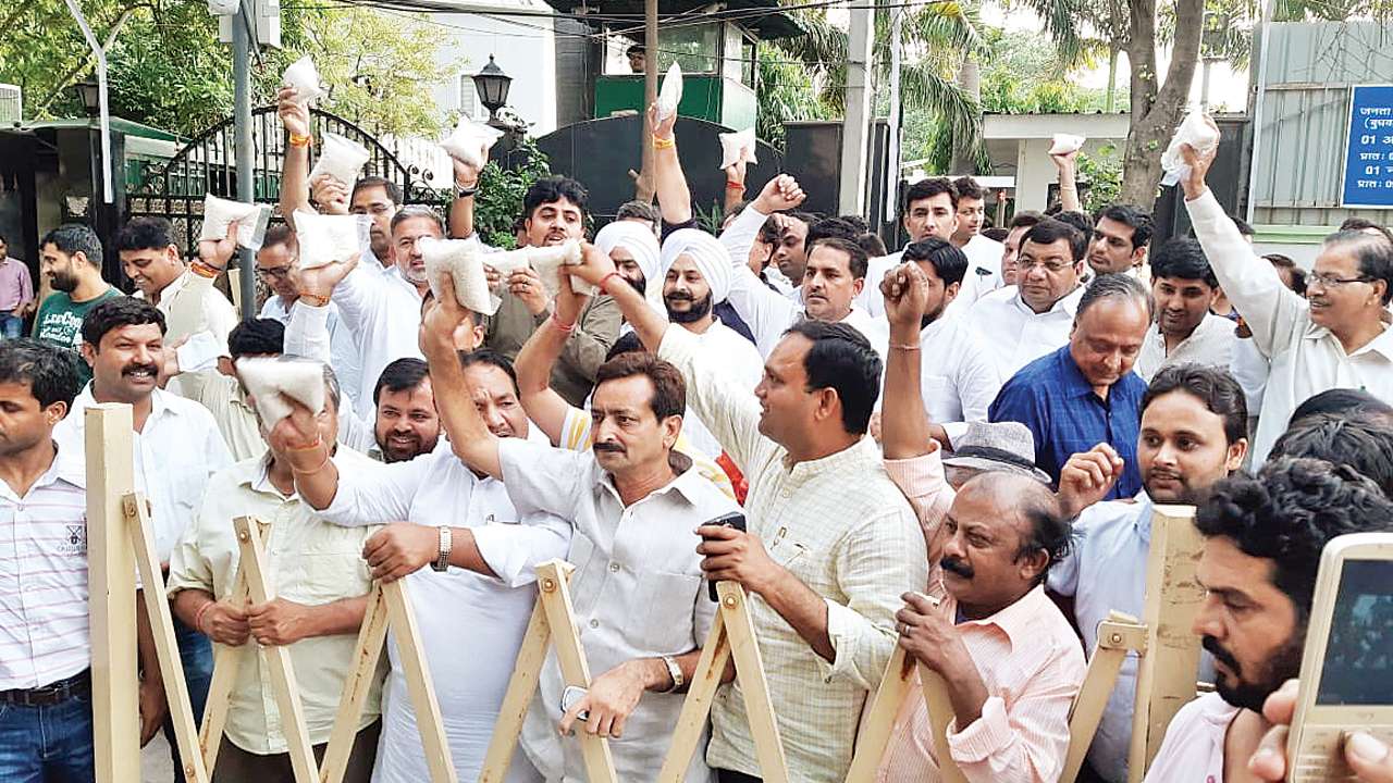 DHARNA DRAMA: People suffer but AAP ‘unmoved’
