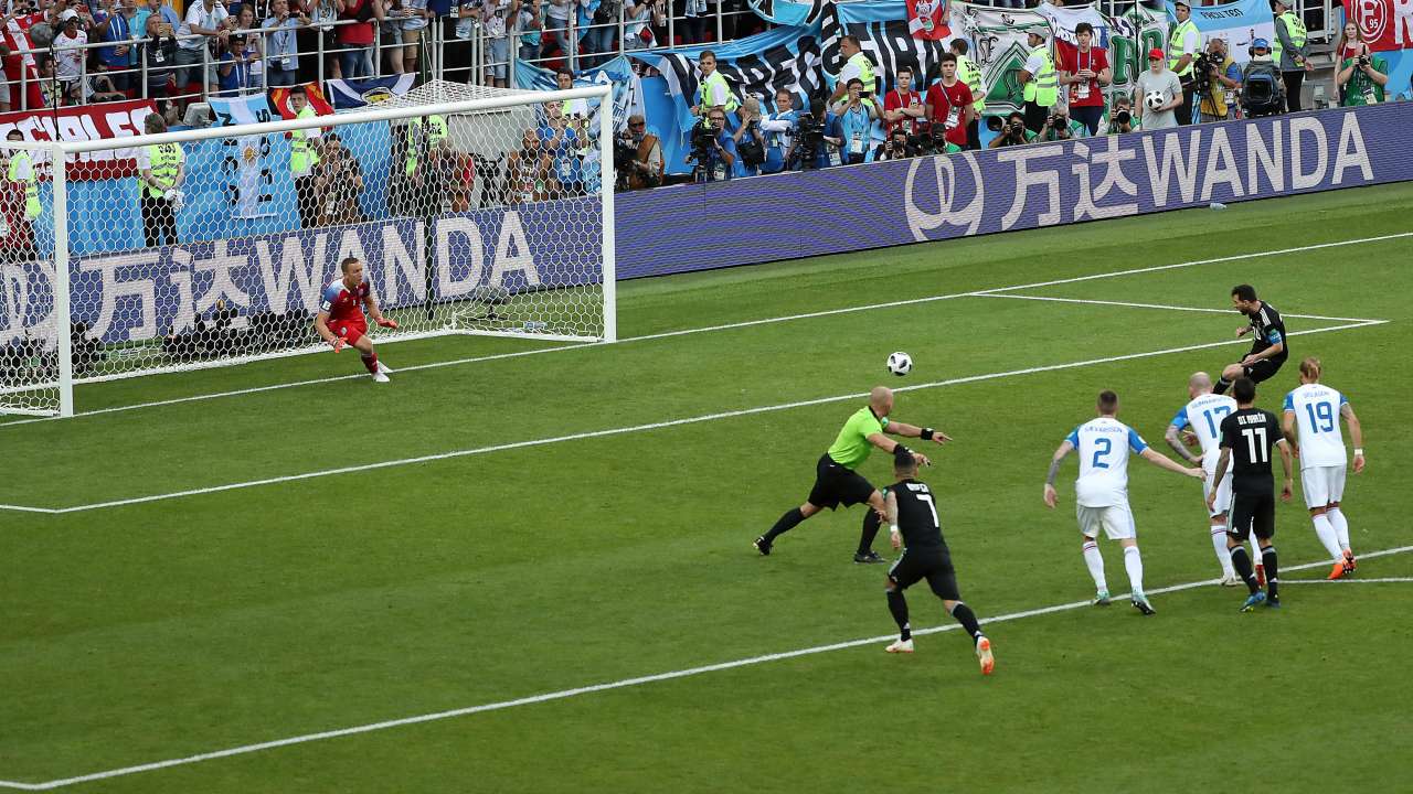 Fifa World Cup 18 Hurt Lionel Messi Finally Breaks Silence After Argentina Draw Against Iceland