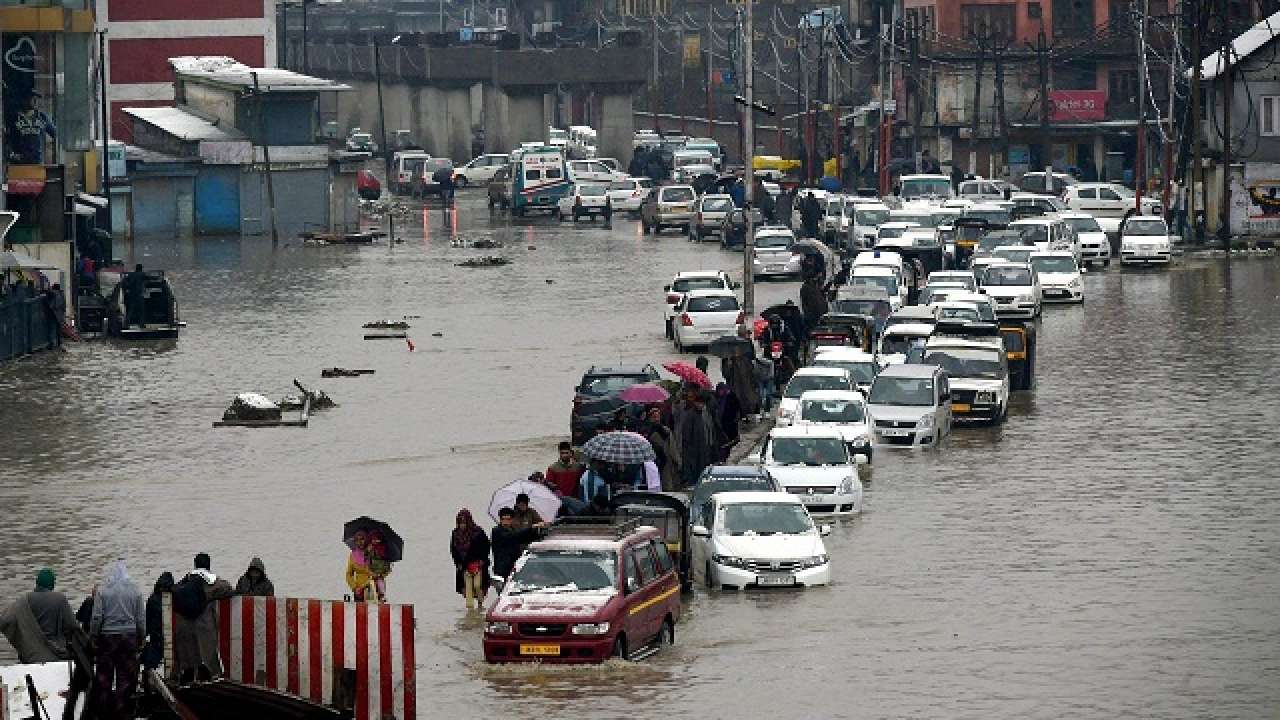 Government Issues Flood Alert In Kashmir After Jhelum Level Crosses