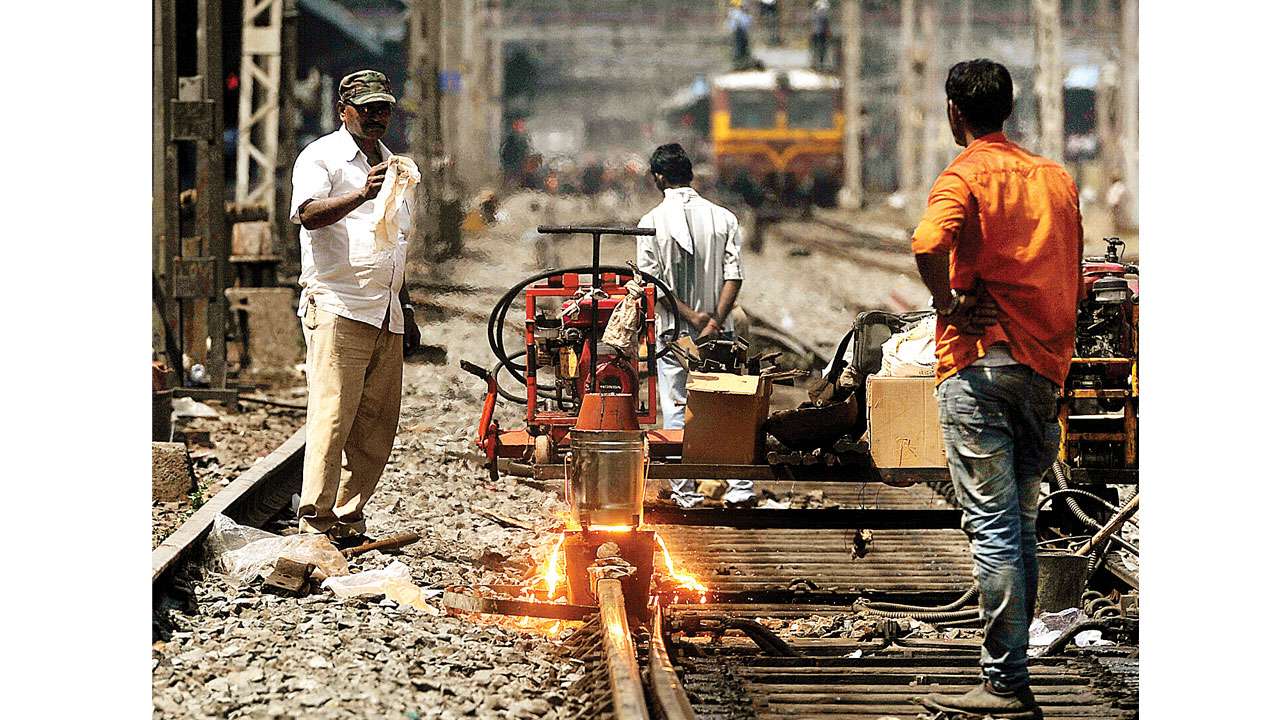 Mumbai: Now, mega blocks to clean garbage by Central Railway