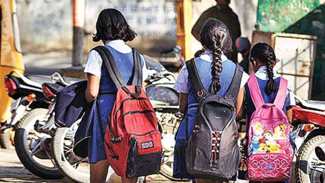 Hidden Camera Found In Girls Toilet In Up School -1112