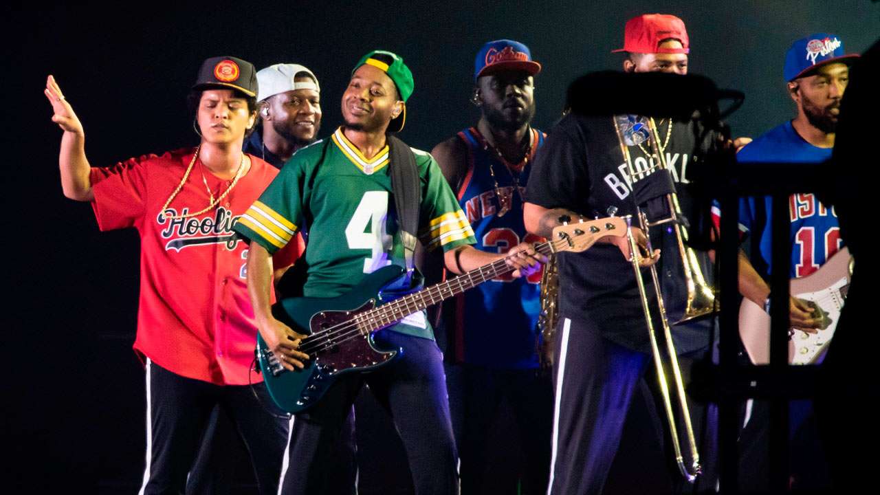 Fire Incident Pauses Bruno Mars 24k Magic Tour In Glasgow