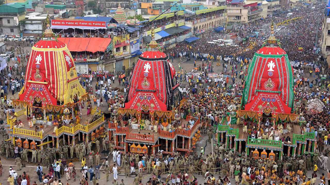 Lakhs of devotees brave rains to attend Rath Yatra in Puri