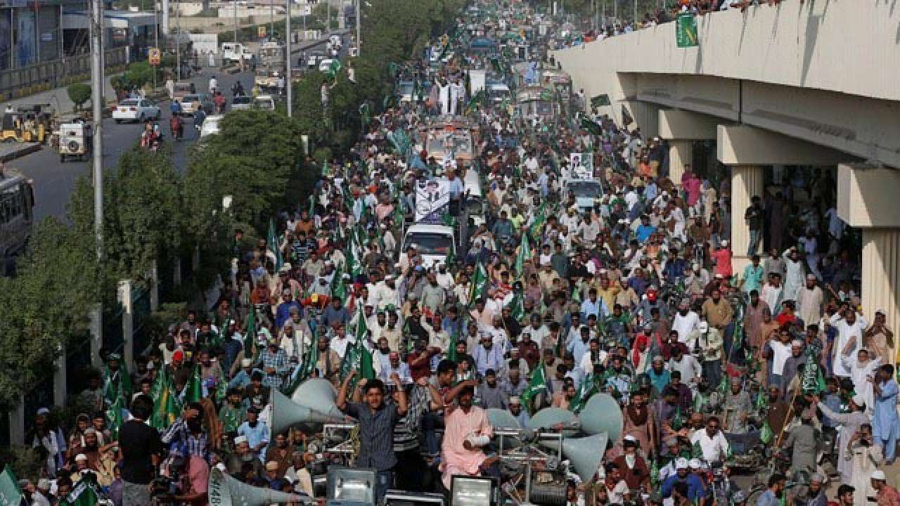 Supporters of the Tehrik-e-Labaik Pakistan