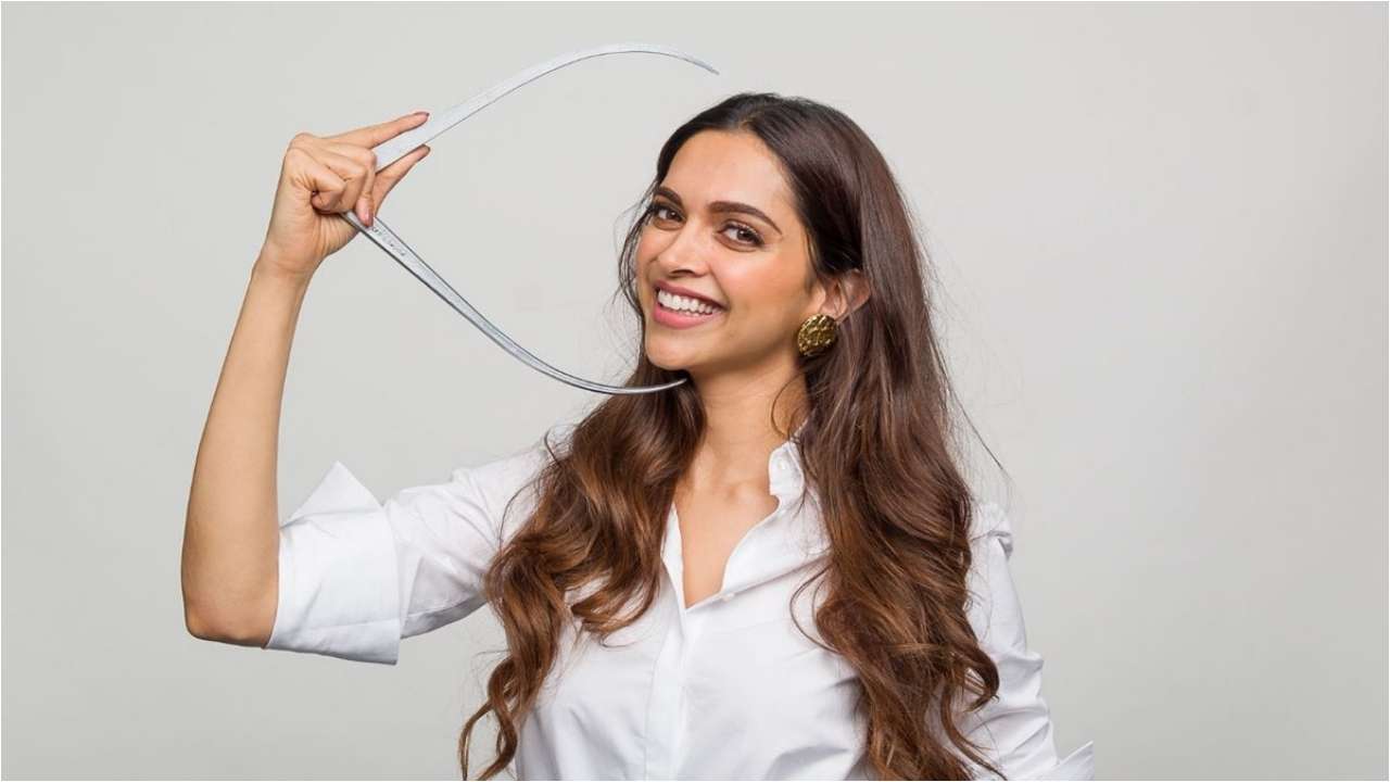 Deepika flashes her brightest smile