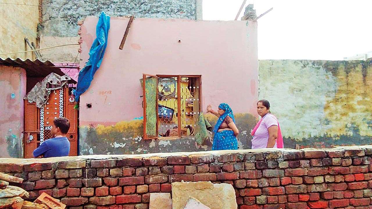 Dwarka: most houses illegal with no upkeep