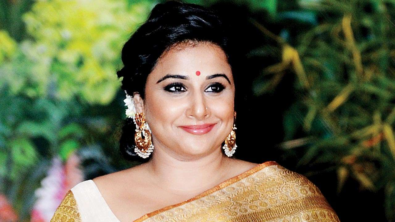 Vidya Balan takes harmonium lessons