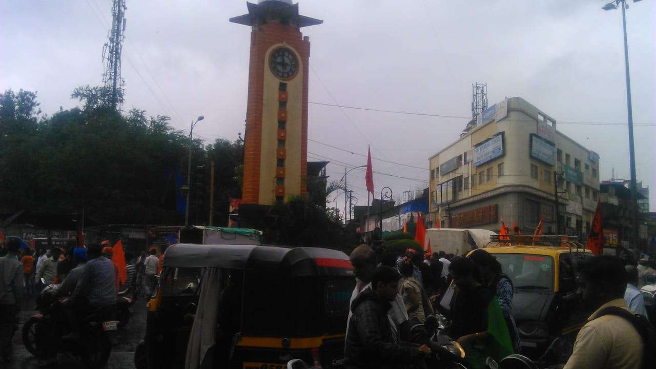 Protesters block traffic