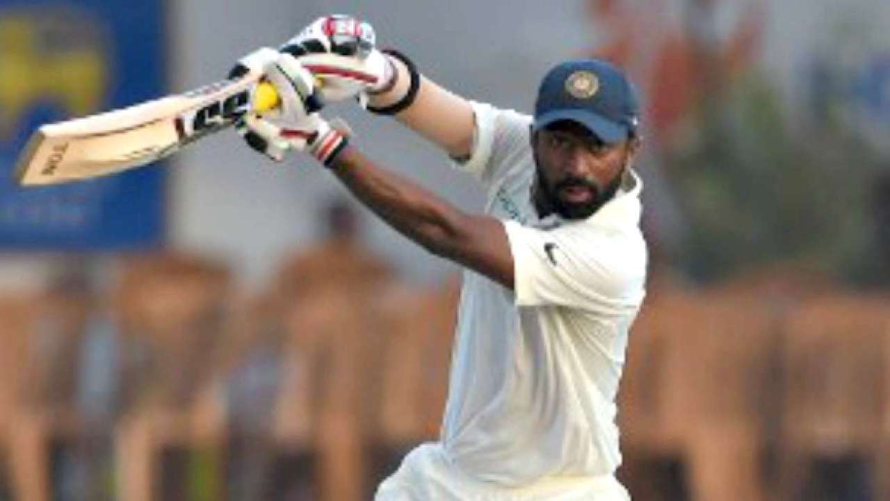 Abhinav Mukund emulates his captain!