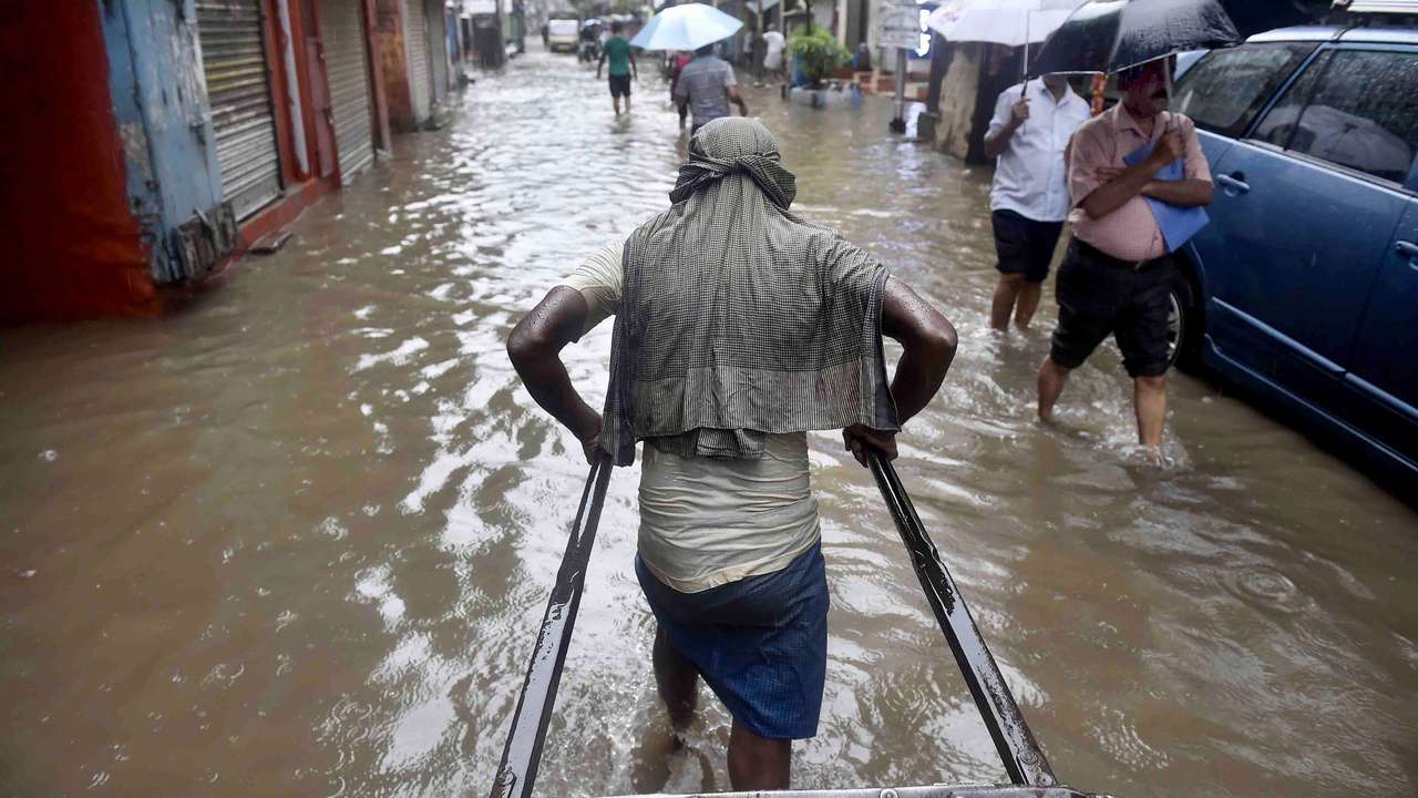 Incessant rain affects normal life in Kolkata