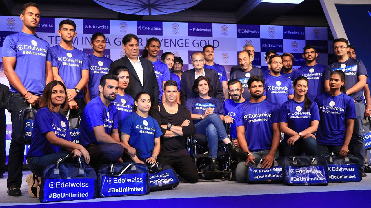 Akshay Kumar and Team India