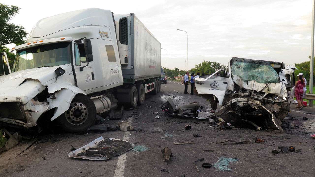 wedding party car crash 12 killed