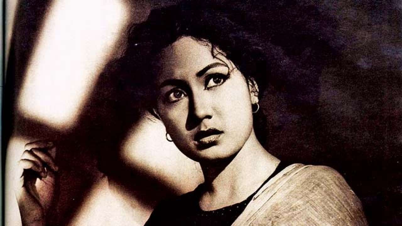 Revealed: Here's why 'Tragedy Queen' Meena Kumari used to hide her left  hand from the camera
