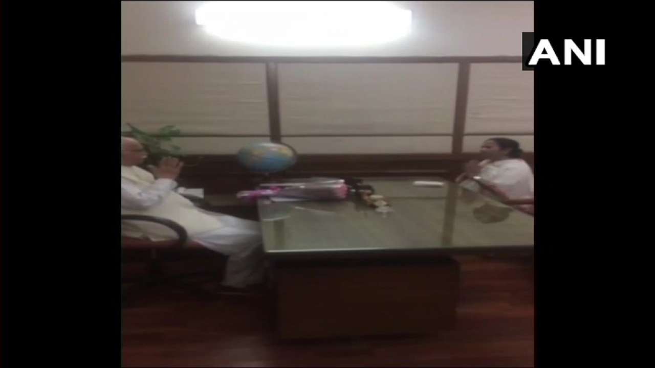 Mamata Banerjee meets LK Advani