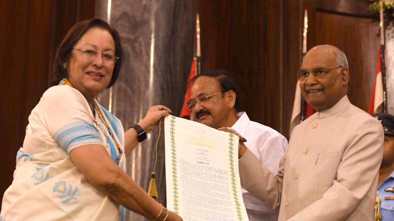 Najma Heptullah receives her award