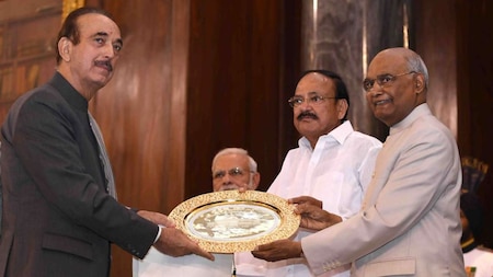 Gulam Nabi Azad receives his award