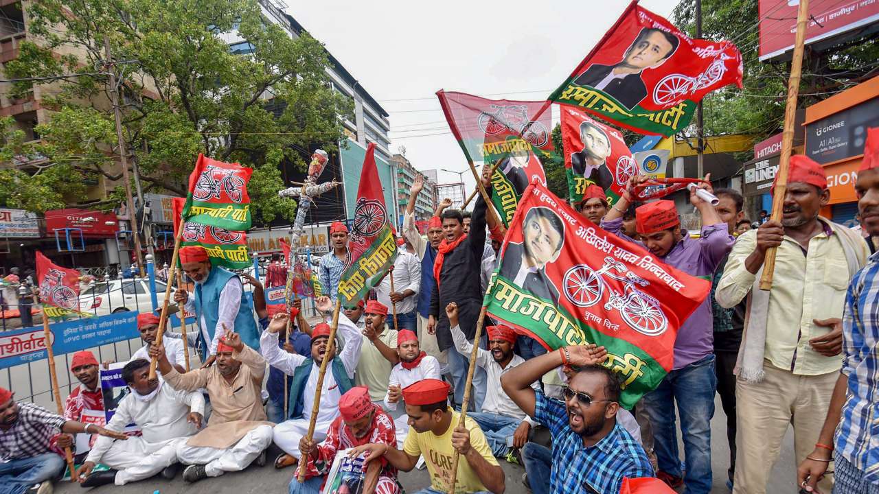 Raising slogans