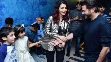 We wonder why Aaradhya's pulling her mommy as Anil Kapoor looks on