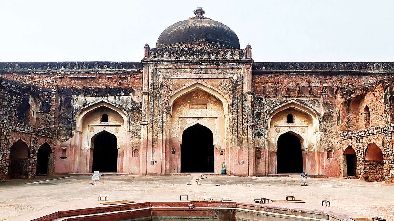 Neglected Khair Ul Manazil Speaks Of Glorious Past Of The Akbar Era