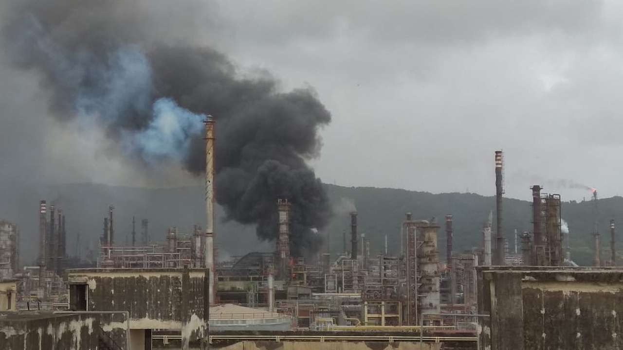 Watch Blast At Bharat Petroleum Refinery In Chembur Mumbai At least 43 workers were injured after a fire broke out following a boiler blast in the refinery of bharat petroleum here this afternoon, officials said. blast at bharat petroleum refinery in