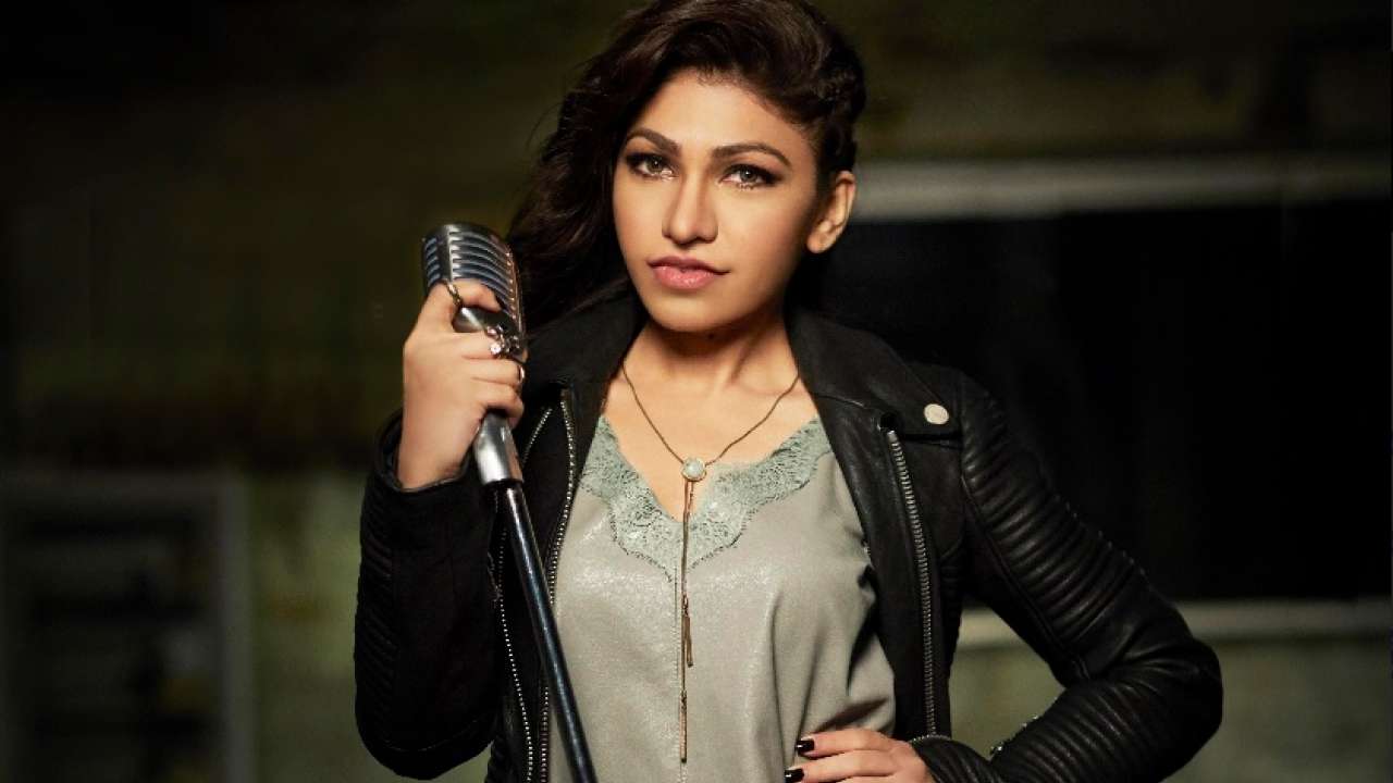guru randhawa silver jacket