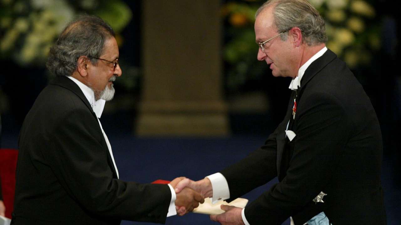 From Ramchandra Guha To Amitav Ghosh Literary Community Pays Tribute To Cantankerous Vs Naipaul