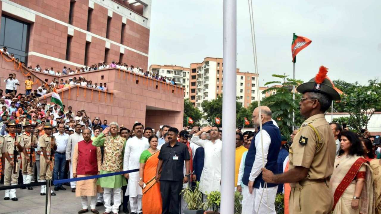 Jo Desh Ka Jhanda Nahi Samal Sakta Wo Desh Kya Sambhalenge Cong Mocks Bjp Over Tricolour Falling At Party Hq