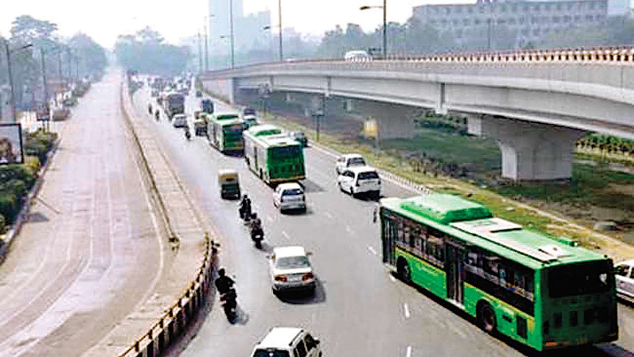 Delhi Cluster bus up in flames on Ring Rd near Andrews Ganj