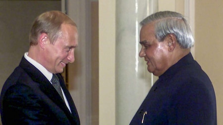 Atal Bihari Vajpayee with Russian President Vladimir Putin