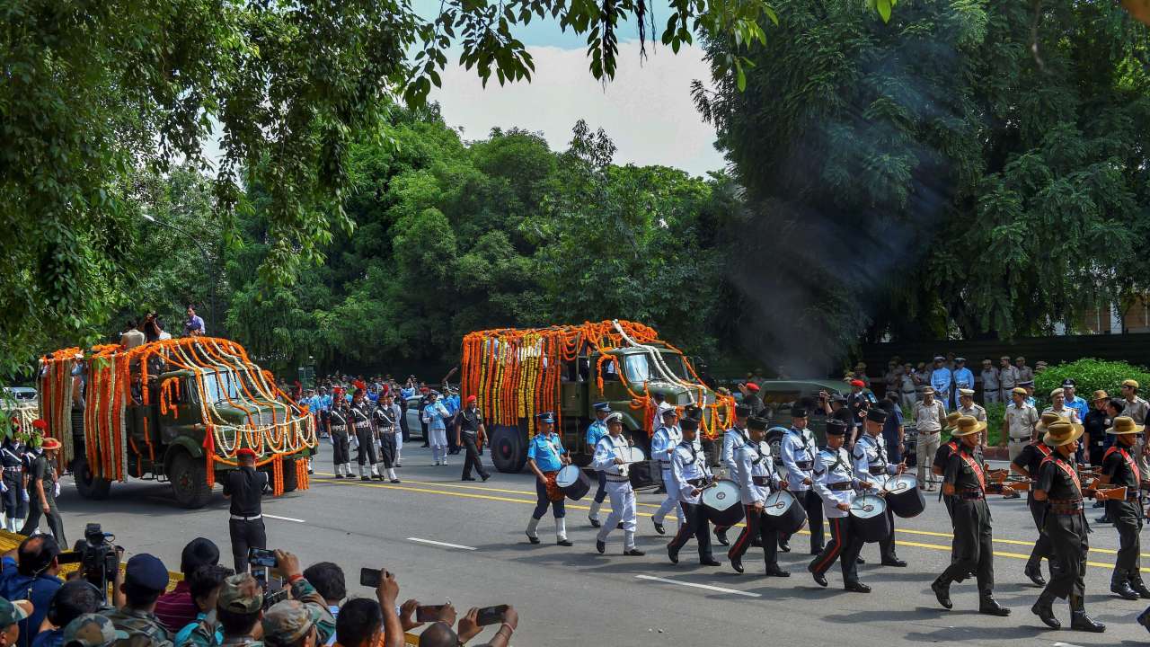 Convoy on their way to BJP headquarters