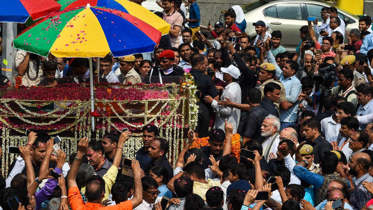 Narendra Modi mourns the "irreplaceable loss"