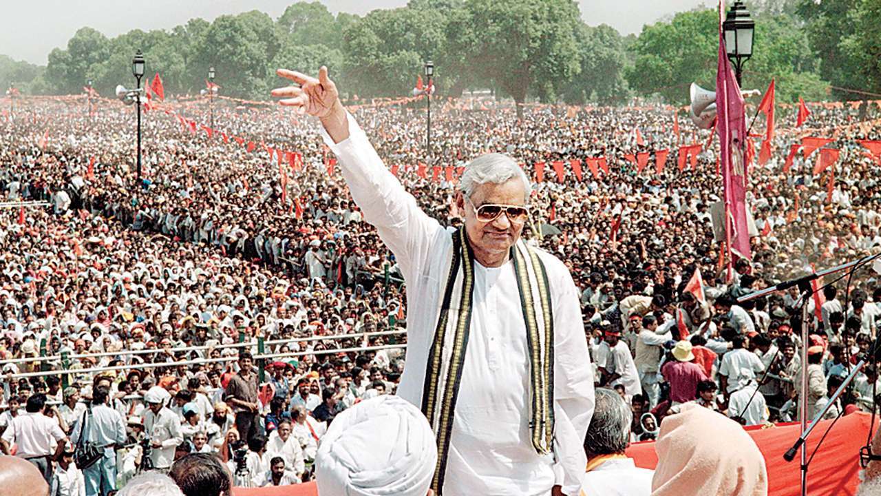 When former PM Atal Bihari Vajpayee asked for pajamas at public meeting in  Lucknow