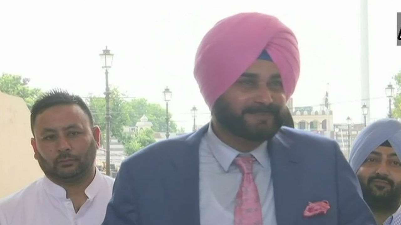 Navjot Singh Sidhu Arrives In Pakistan With Special Gift For Friend