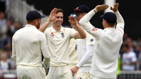 England celebrate KL Rahul's wicket