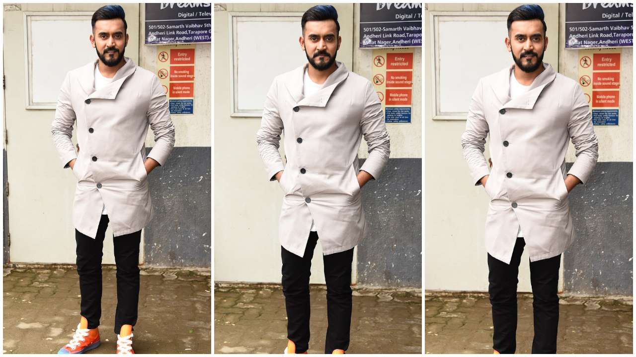 Look at that stylish director!