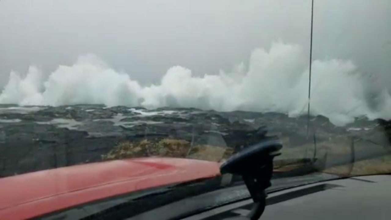 Hurricane Lane threatens direct hit on Hawaii, churns toward Oahu