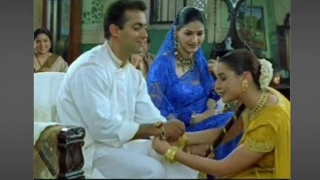 Salman Khan and Neelam Kothari in Hum Saath Saath Hain