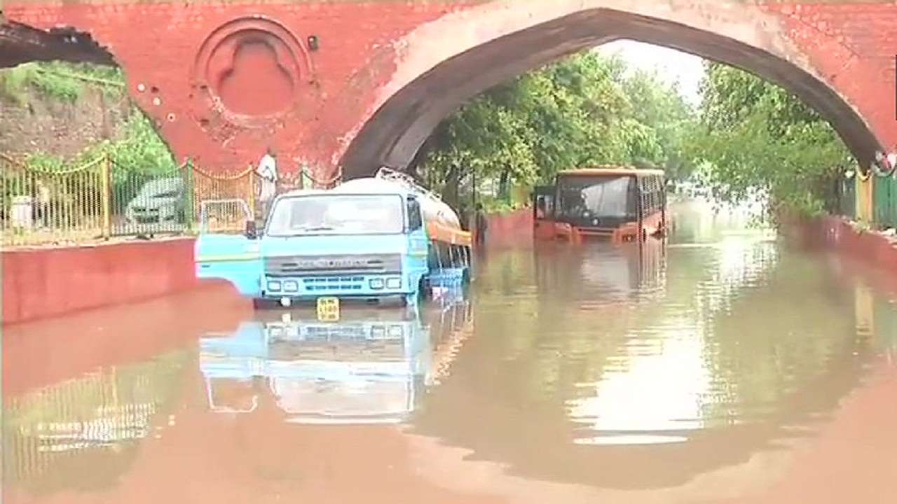 Traffic Jam, Water-logging As Heavy Rains Lash Delhi-NCR; Bus Gets ...