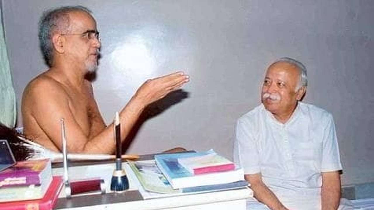 Tarun Sagar with Mohan Bhagwat